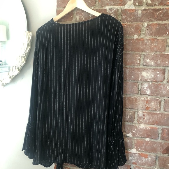 Juicy Couture …. Black & silver blouse NWOT - Picture 4 of 15